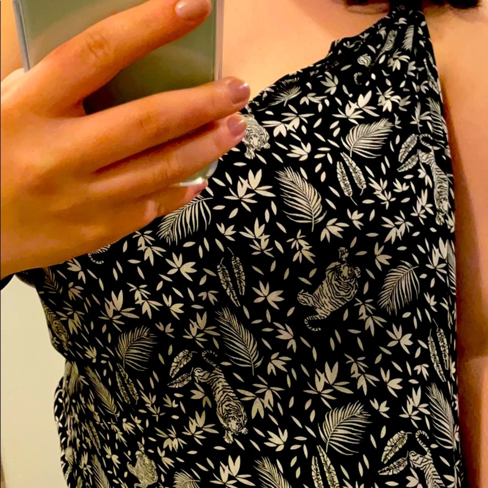 Old navy tiger and leaves patterned blouse